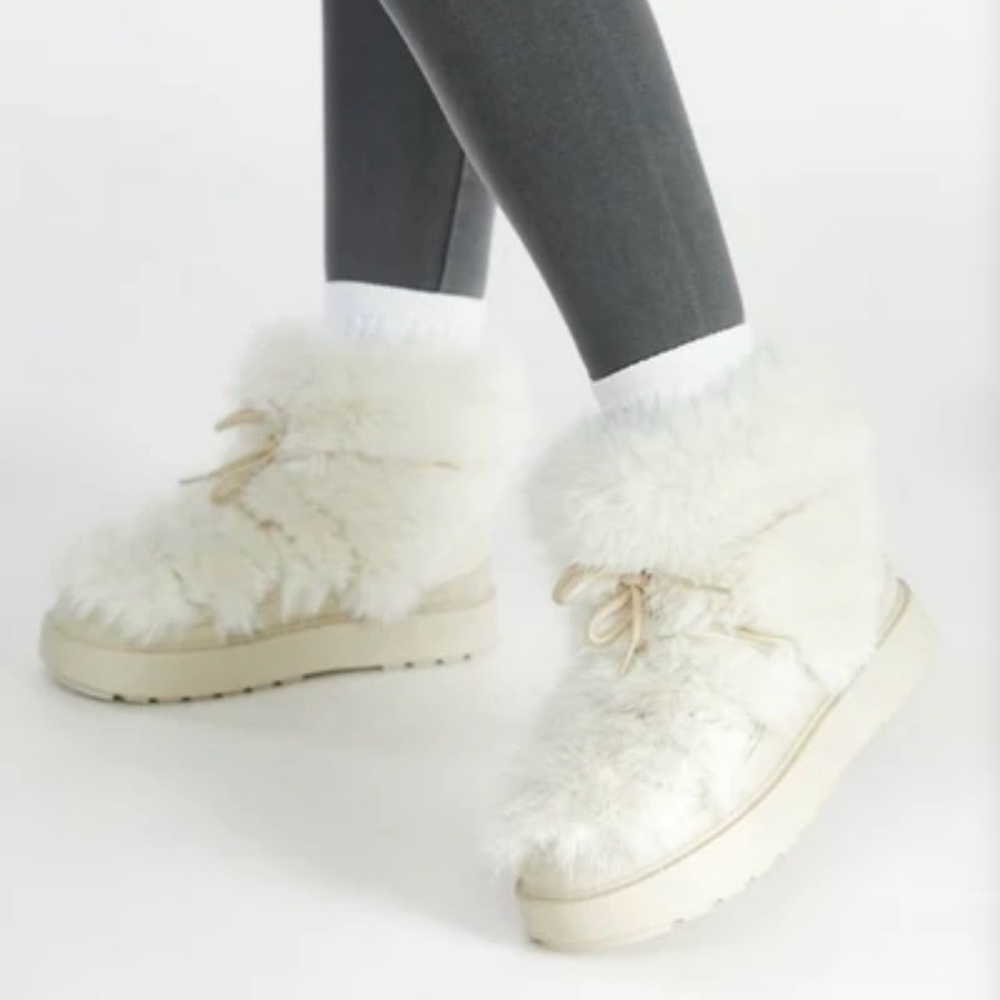 NWT JustFab Helena Cold Weather Bootie in Birch White, Sz. 8.5